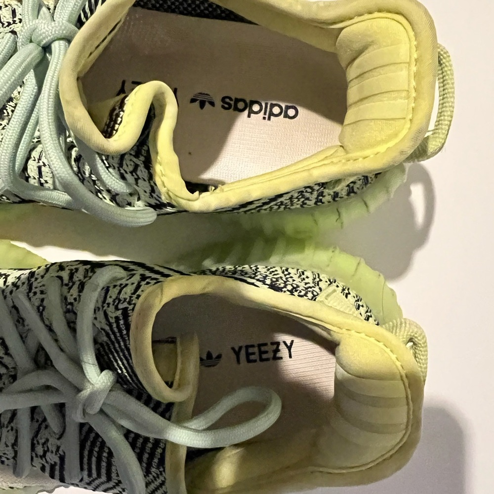 Yeezy Boost 350 V2 Non Reflective - Picture 3 of 3